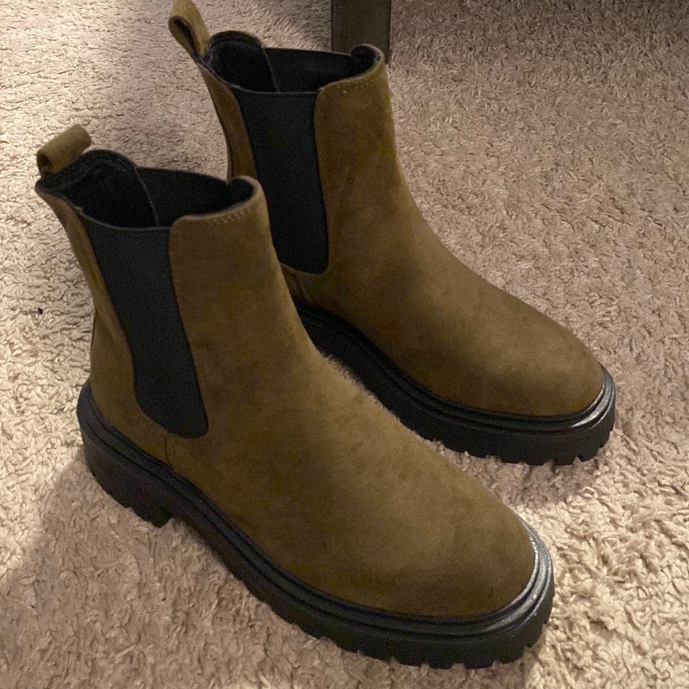 Chelsea boots